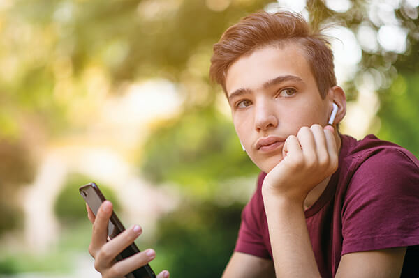 Teen Girl liebt es sich an ihm zu reiben Teen Girl liebt es sich an ihm zu reiben