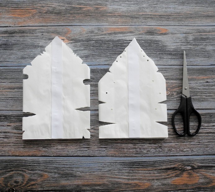 4. Schritt DIY Schneeflocke aus Butterbrottüten Muster einschneiden Ornamente