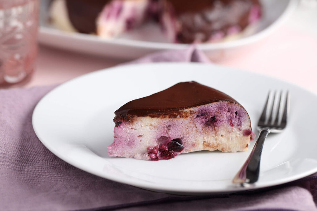 Käsekuchen auf einem Teller
