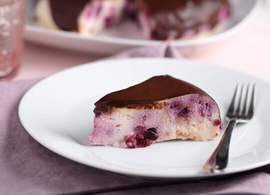 Käsekuchen auf einem Teller